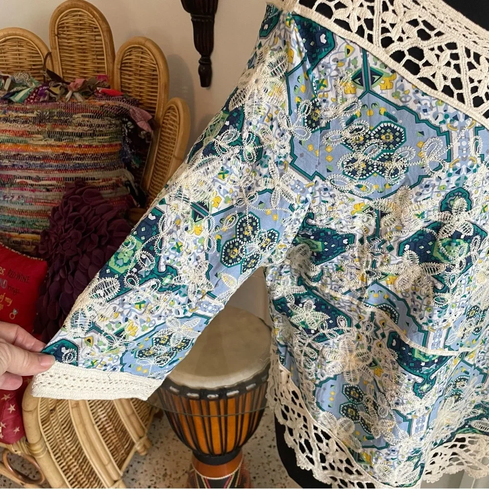 Solitaire Embroidered Bohemian Tunic! 3/4 Sleeve! Lace trim! Like new! Medium - Picture 4 of 13